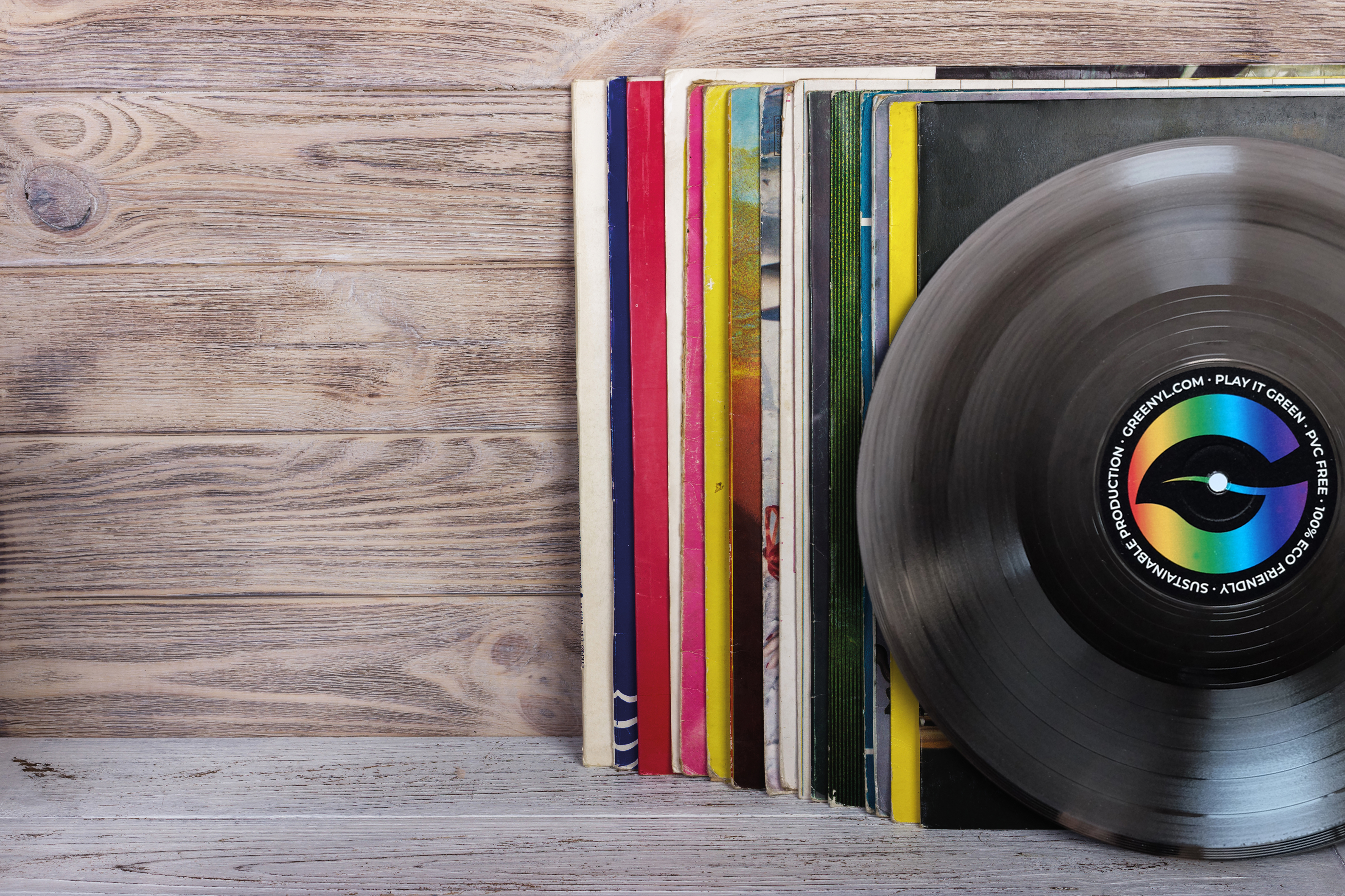 Retro styled - Collection of old vinyl and the innovative Greenyl - Photo Eleonora Terenzi