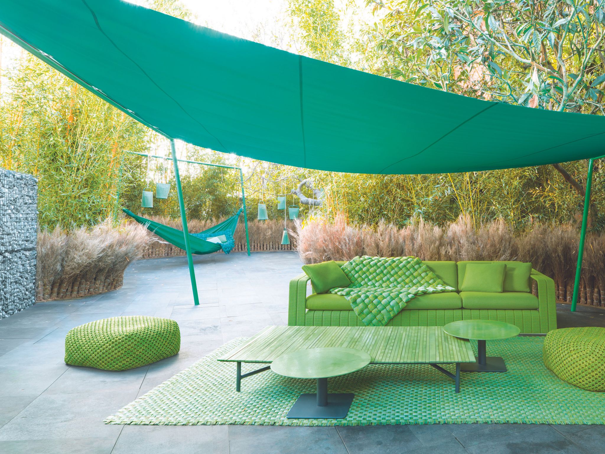 Frame sofa in colour matching with Ala shade structure. Design Francesco Rota (Frame), Bestetti Associati (Ala).