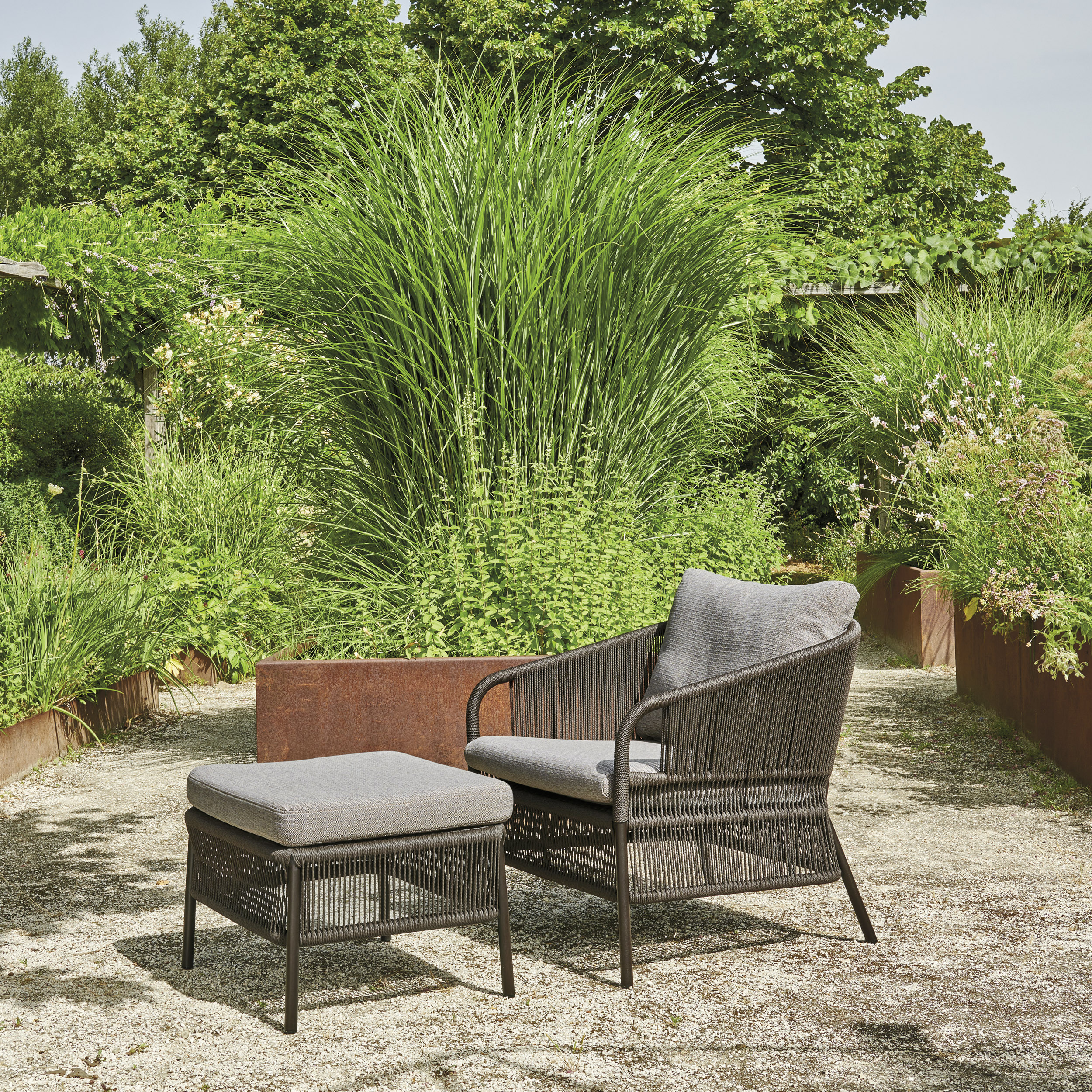 Download jpg image Cricket Lounge Armchair 