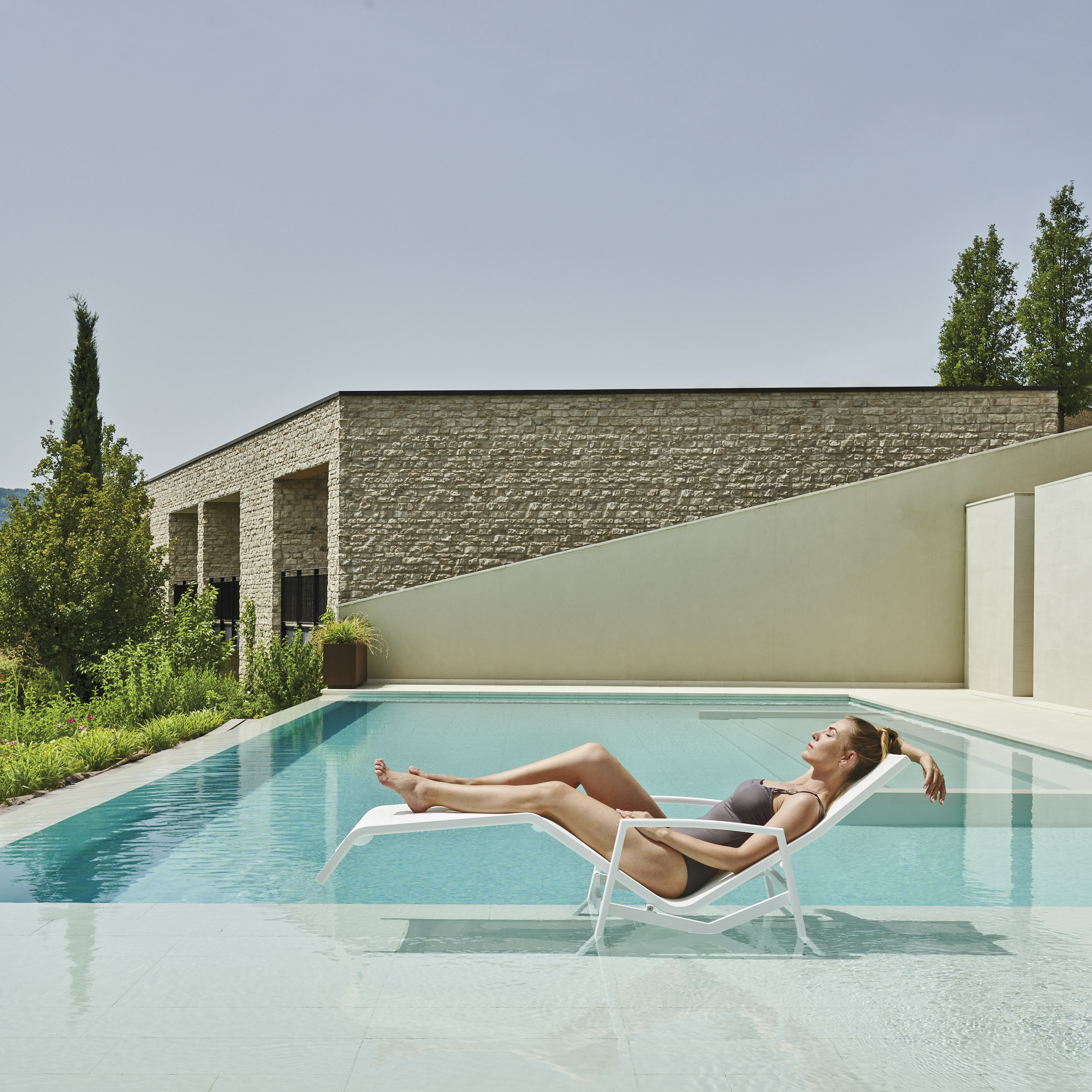 Download jpg image Varaschin Victor Floating Lounger