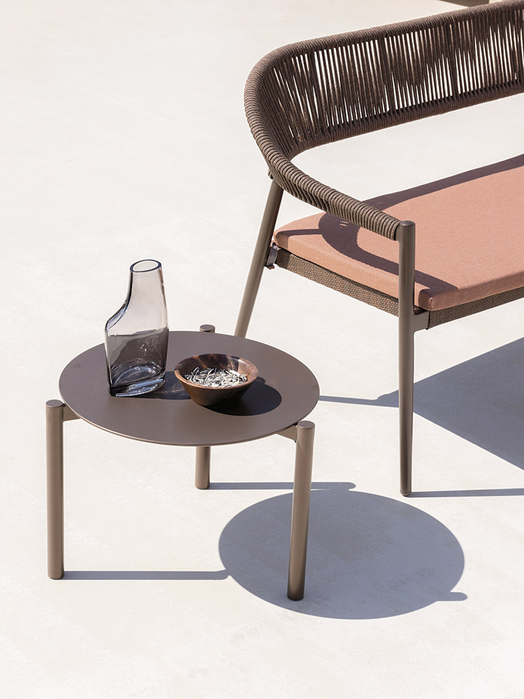 Download jpg img Bahia Coffee Table 01 Varaschin