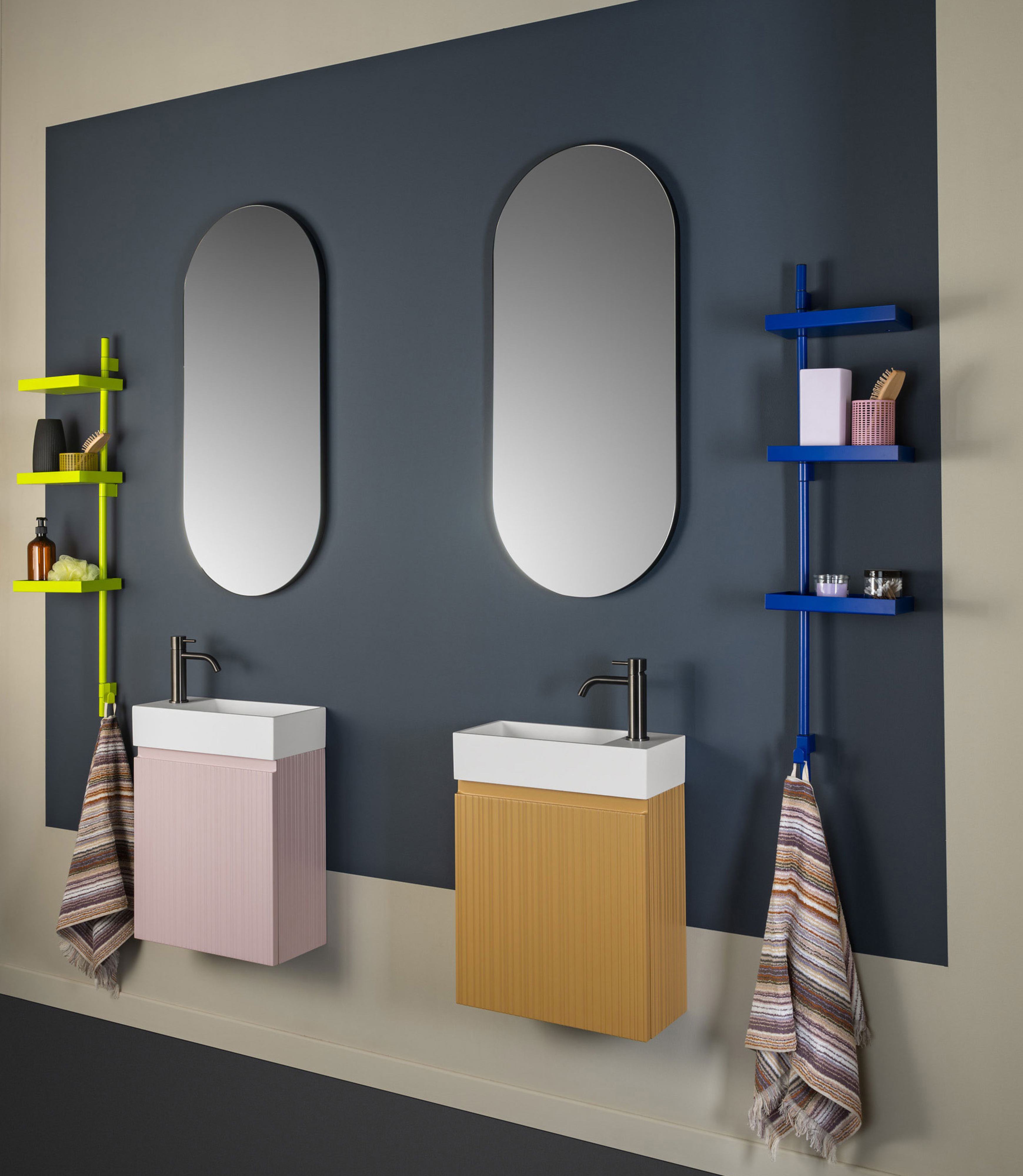 Collezione Stilo Fit G 20: mobili lavamani in T.Lam e lavabi mod. Piccolo in Cristalplant