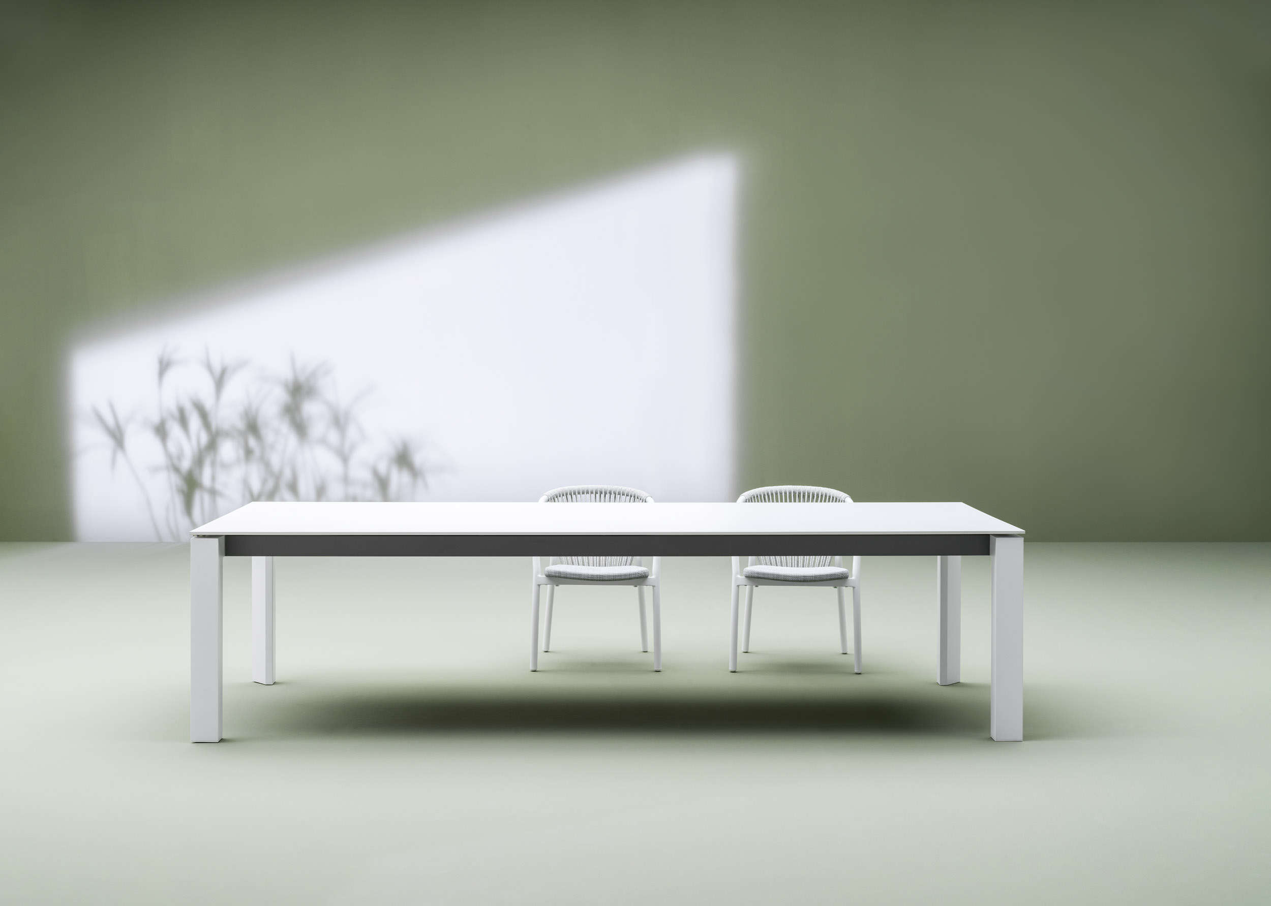 Download jpg img Dolmen Table