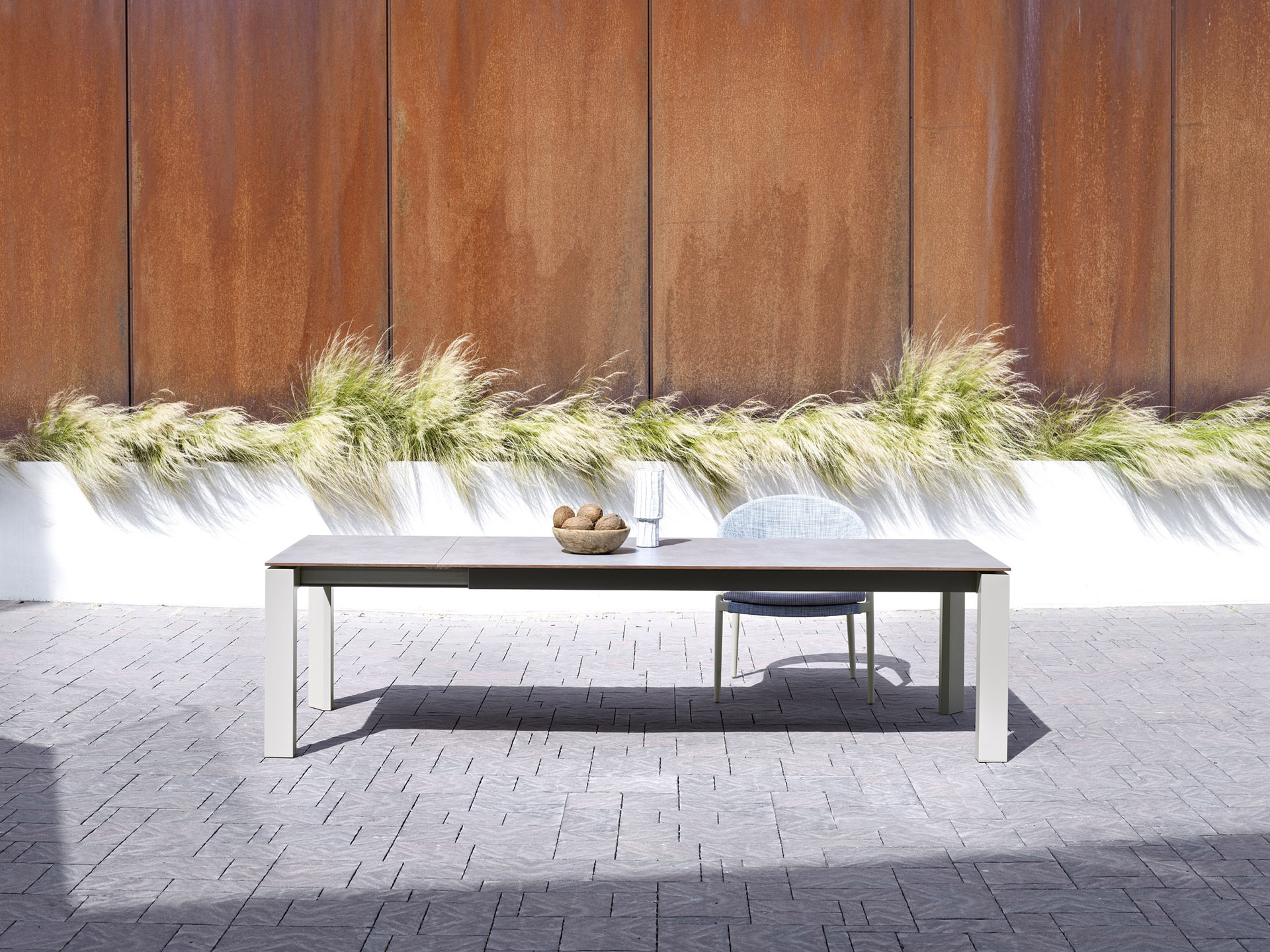 Download jpg img Extendable Table Dolmen 2