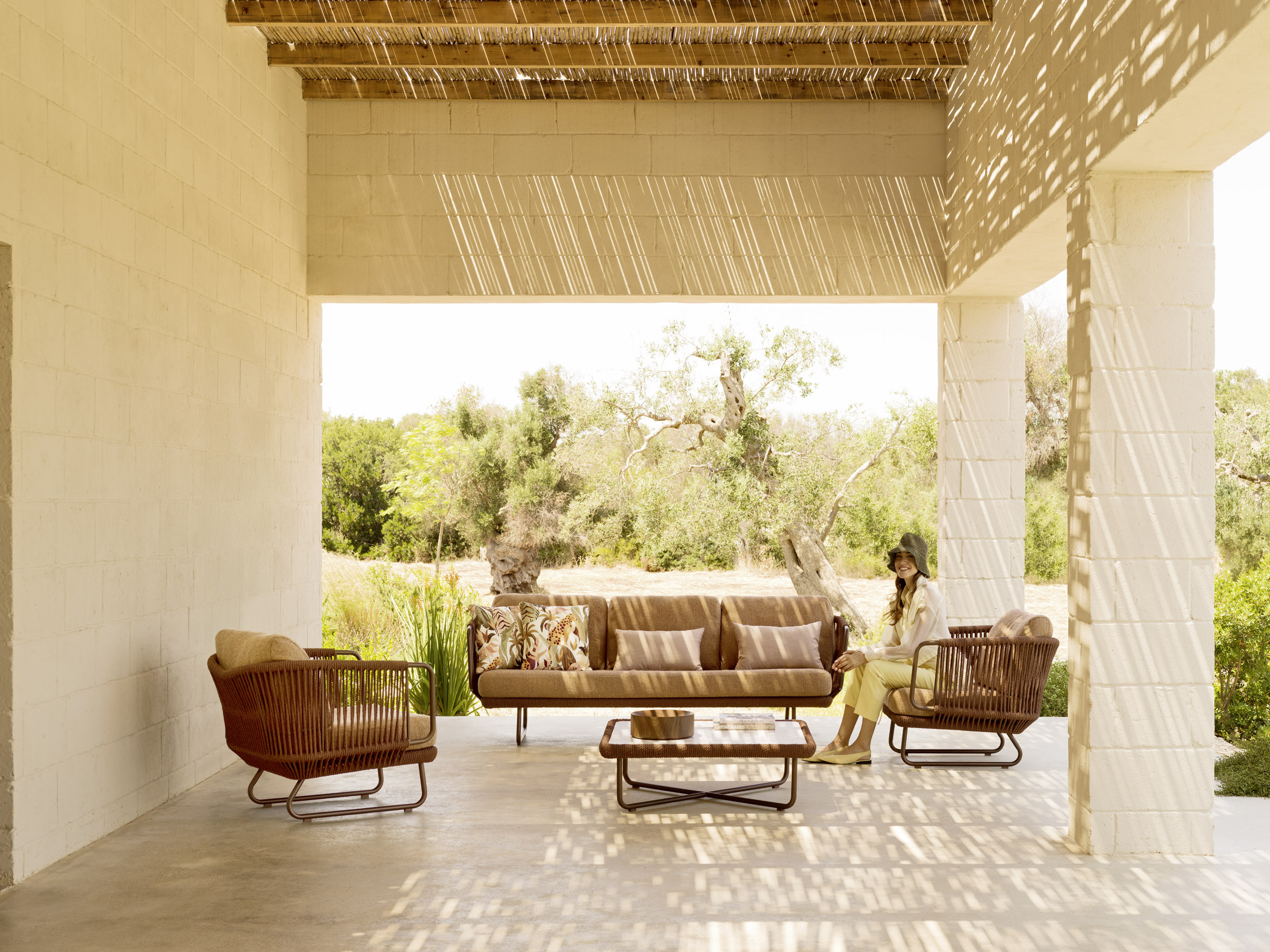 Download jpg img Babylon Armchair 02 Varaschin