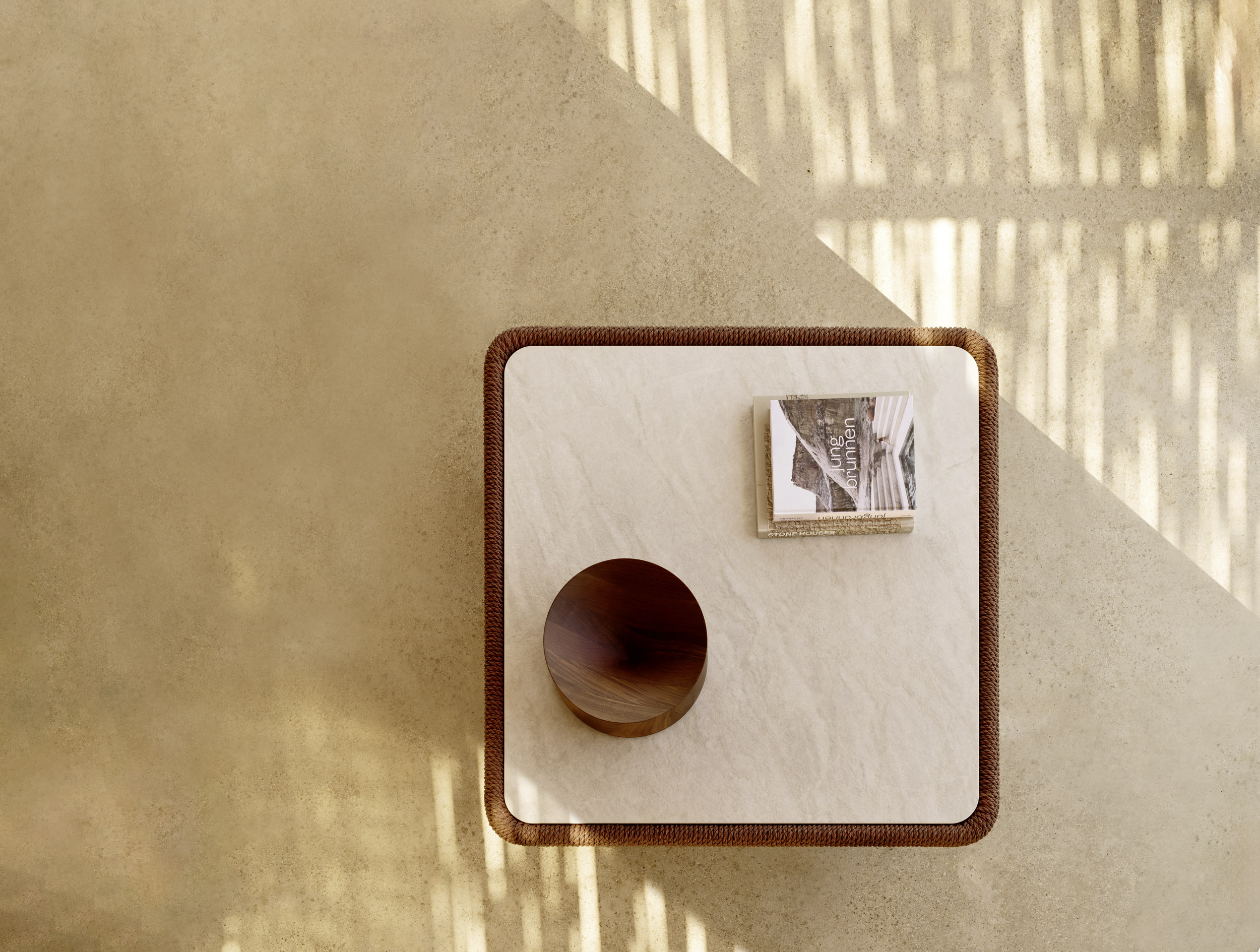 Download jpg img Babylon Coffee Table 01 Varaschin