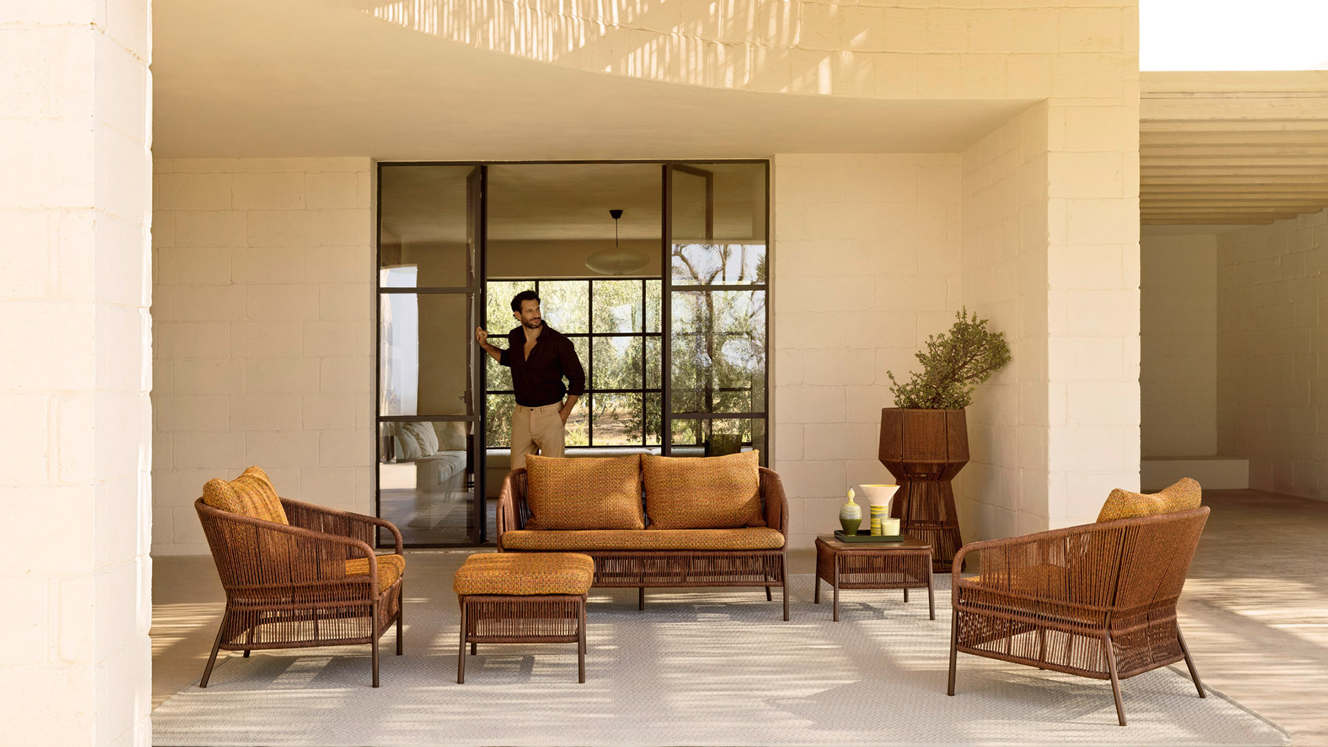 Download jpg img Cricket Armchair 01 Varaschin