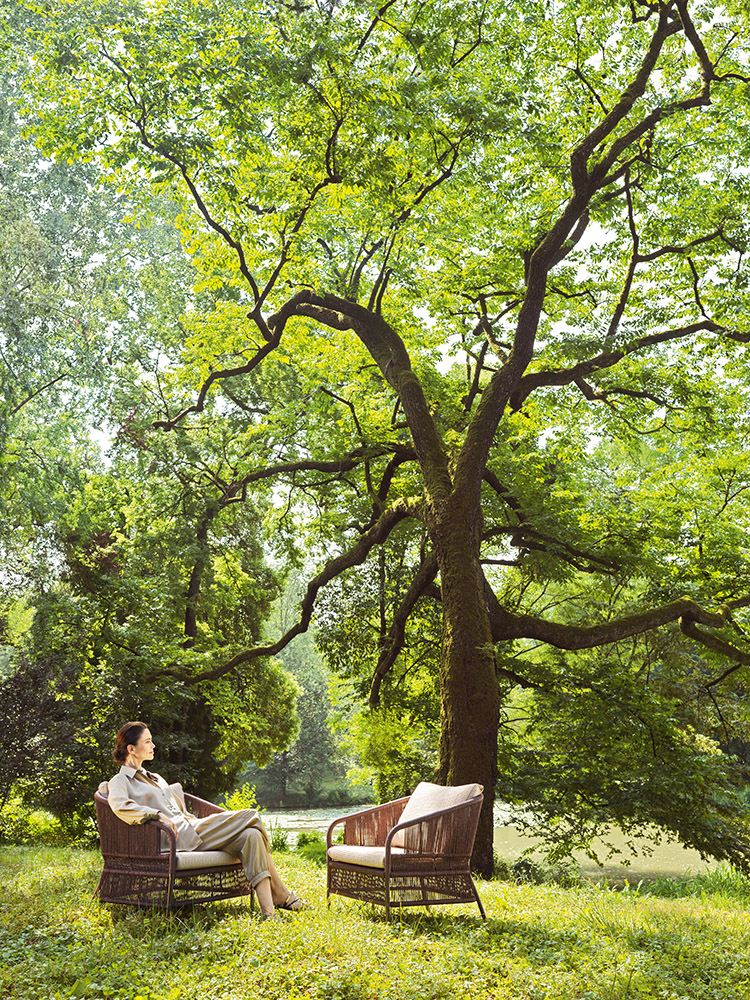 Download jpg img Cricket Armchair 02 Varaschin