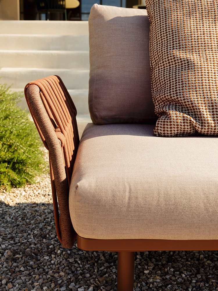 Download jpg img Emma Cross Modular Sofa 04 Varaschin