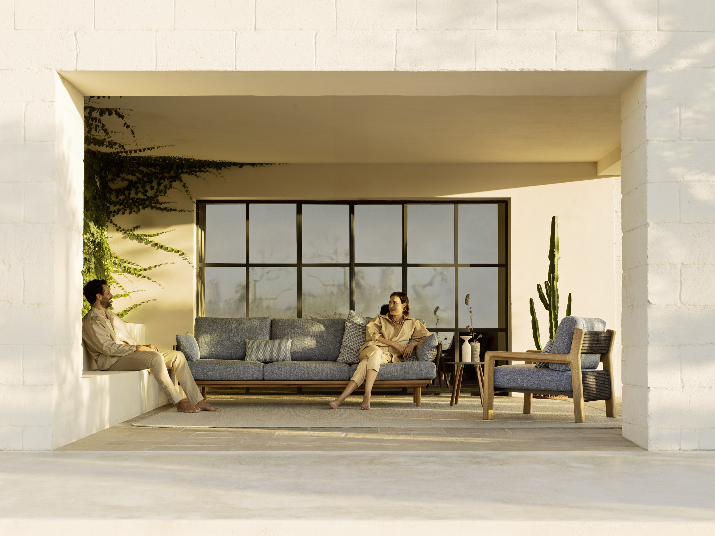 Download jpg img Gianna Armchair Iroko 05 Varaschin 