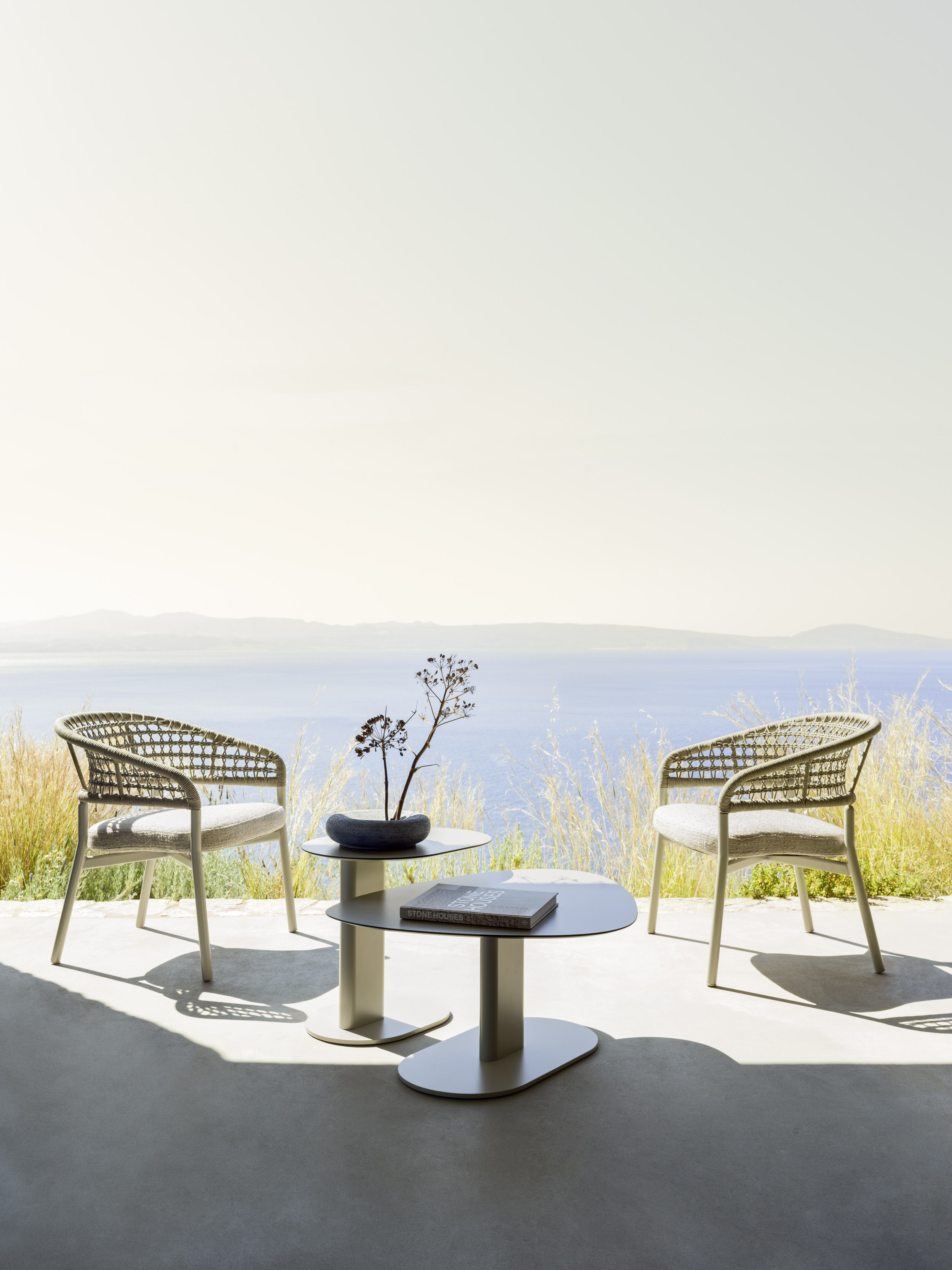 Download jpg img Plinto Coffee Table Varaschin 02