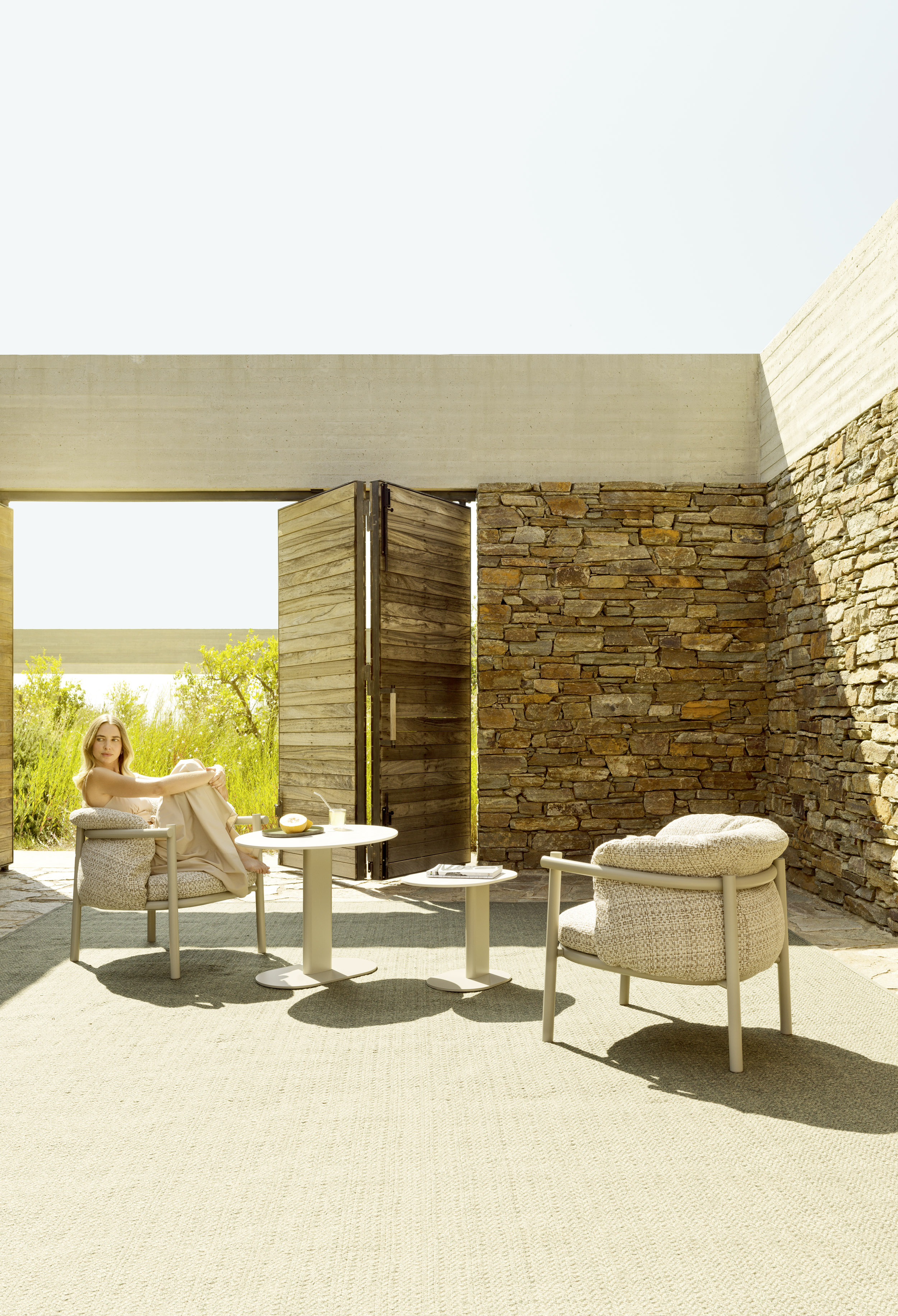 Download jpg img Plinto Coffee Table 03 Varaschin