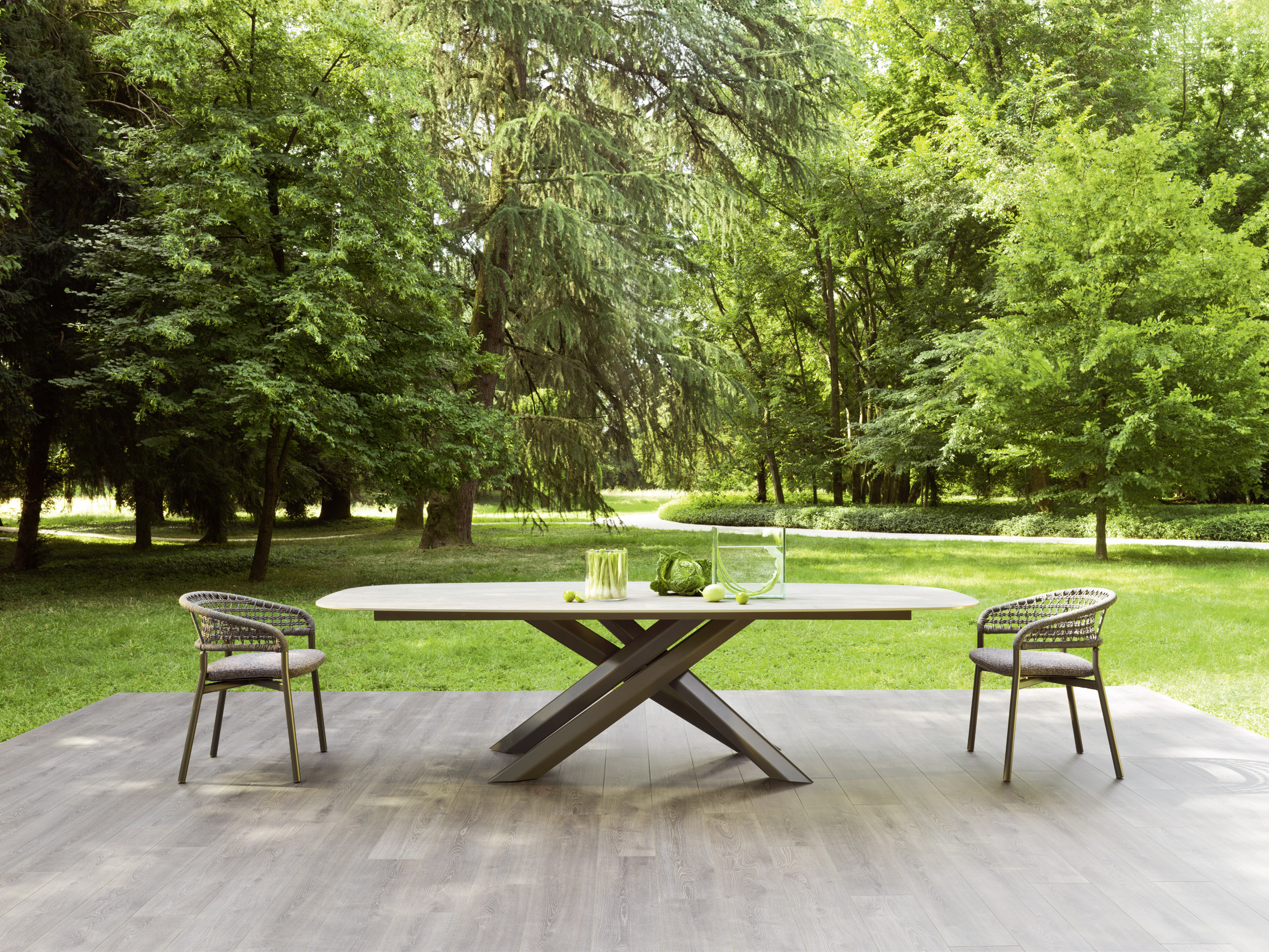 Download jpg img Plinto Small Armchair 01 Varaschin