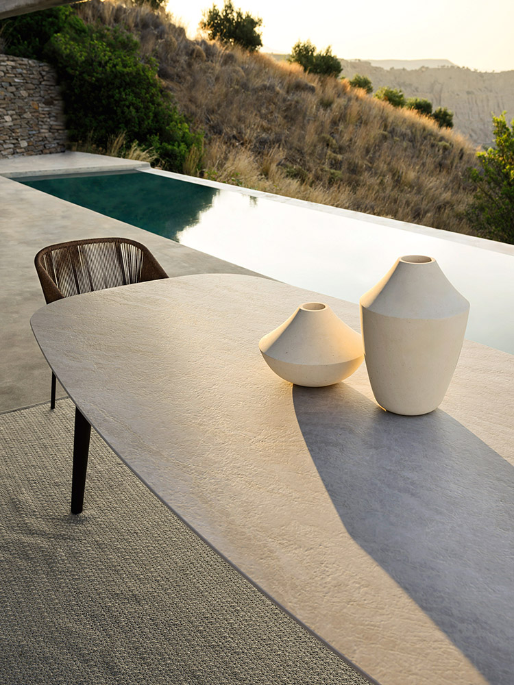 Download jpg img Ellisse Table 02 Varaschin