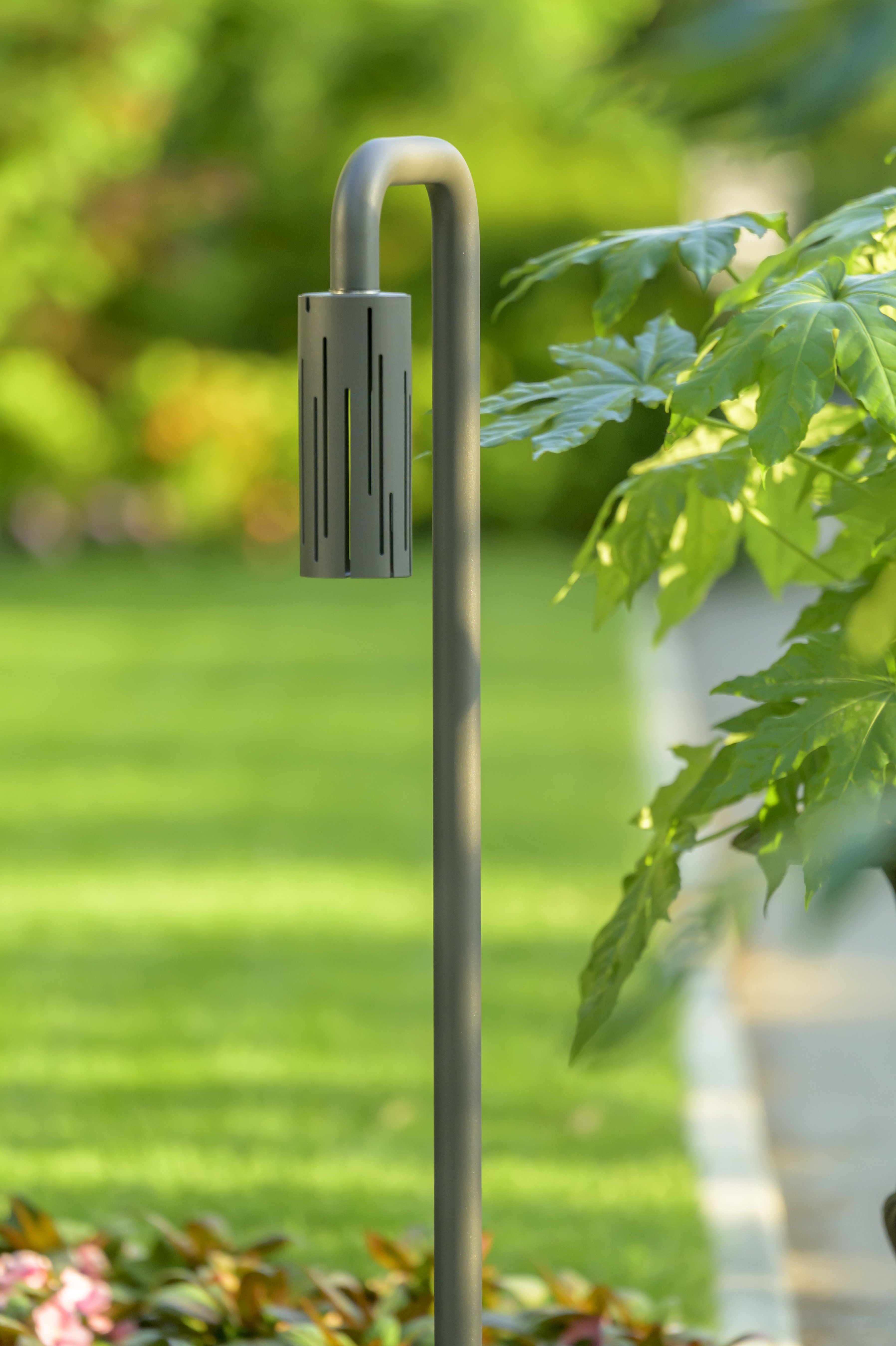 Download jpg img Airliner M Bollard 01 Platek