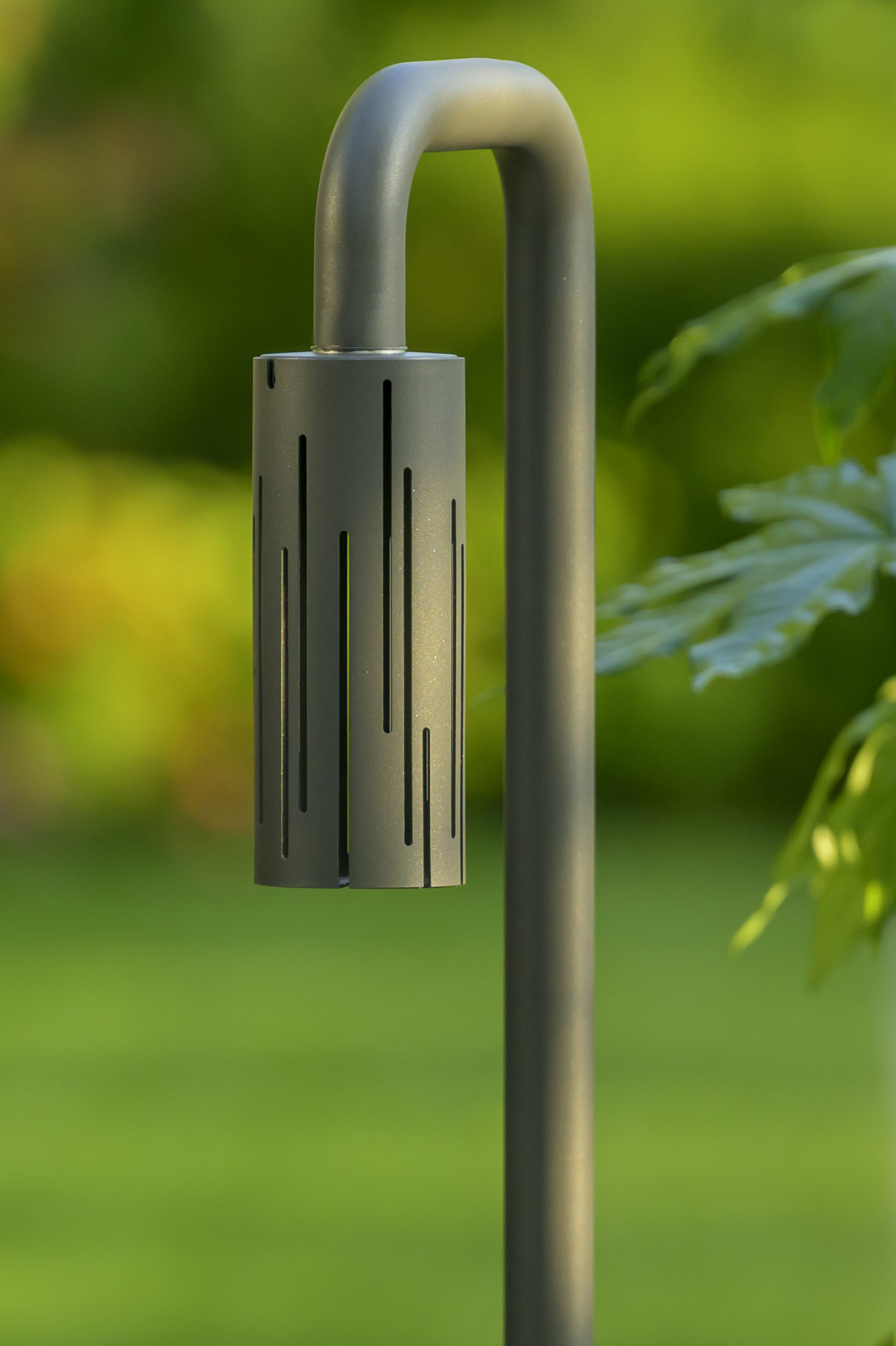 Download jpg img Airliner M Bollard 02