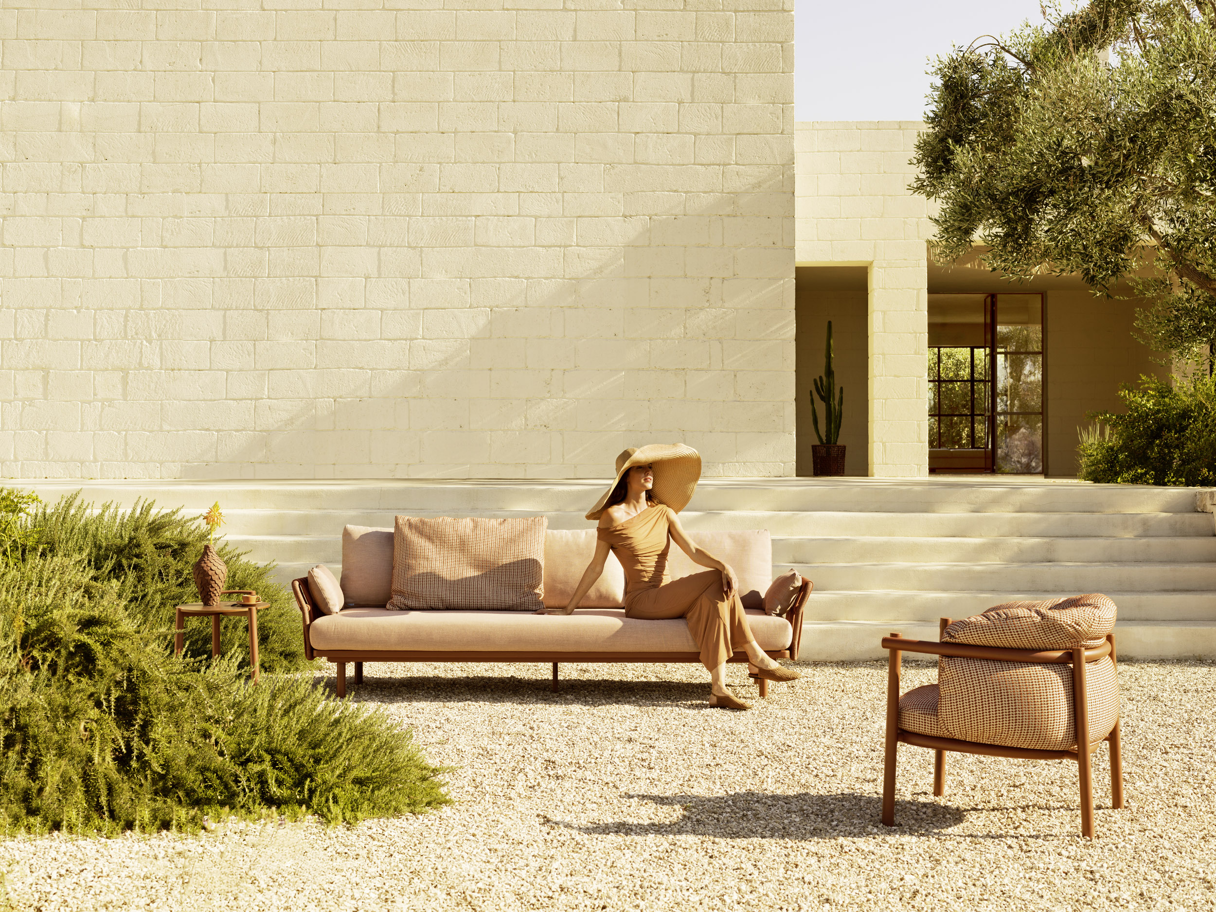 Download jpg img Allegra Armchair 05 Varaschin