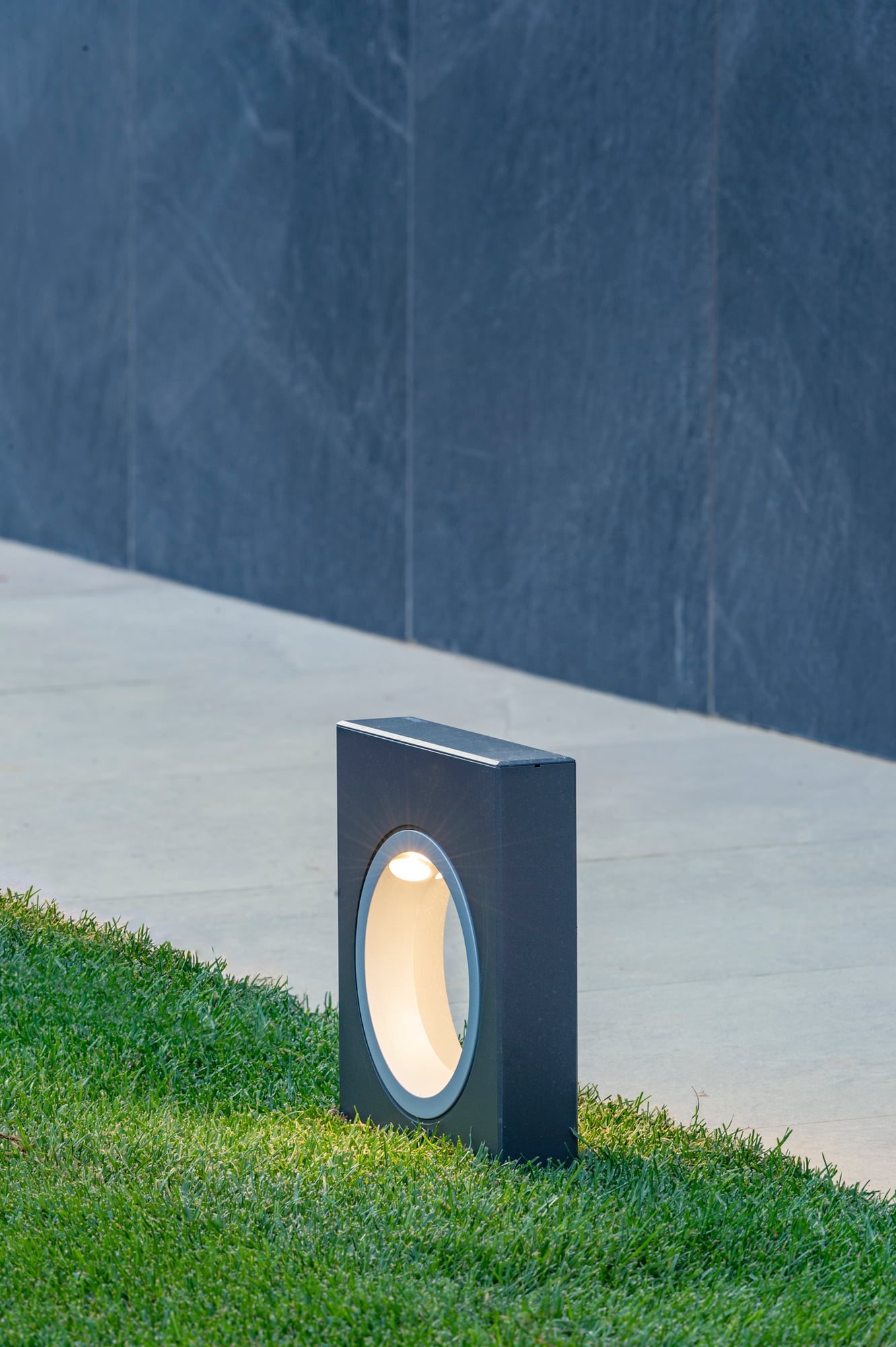 Download jpg img Moon Bollard 10 Platek