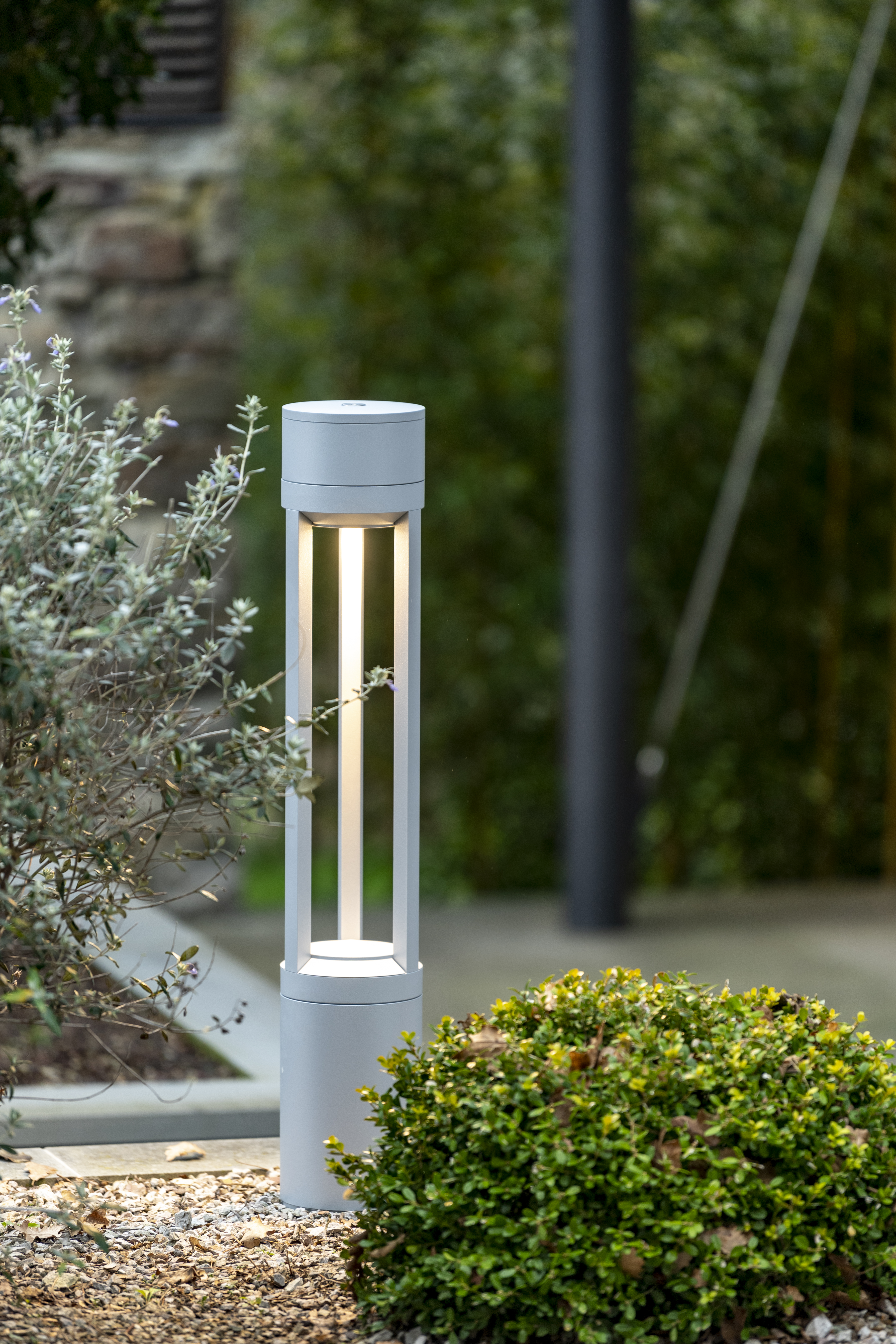 Download jpg img Tris Bollard 02 Platek