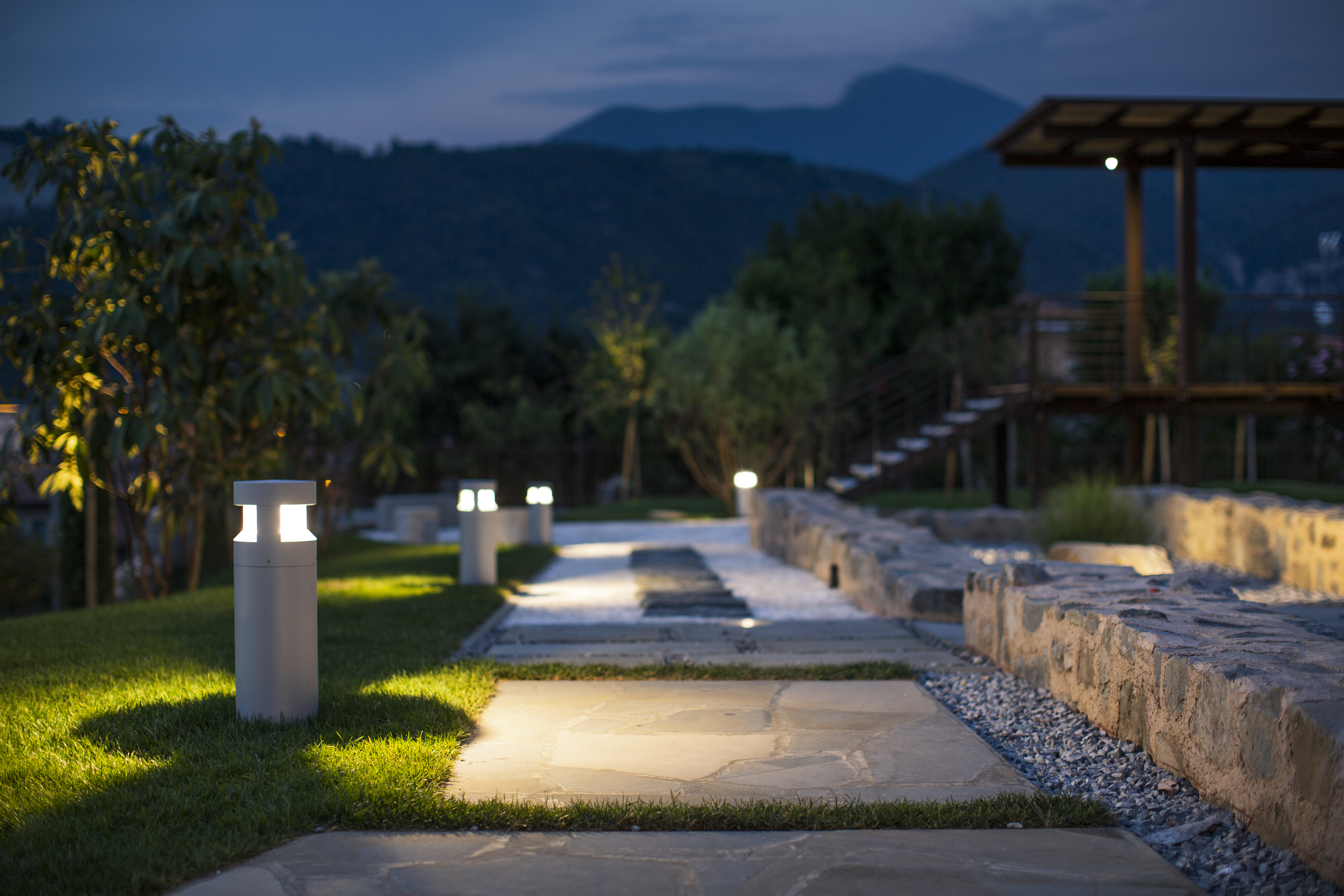 Download jpg img Menhir Bollard Double Emission 02 Platek