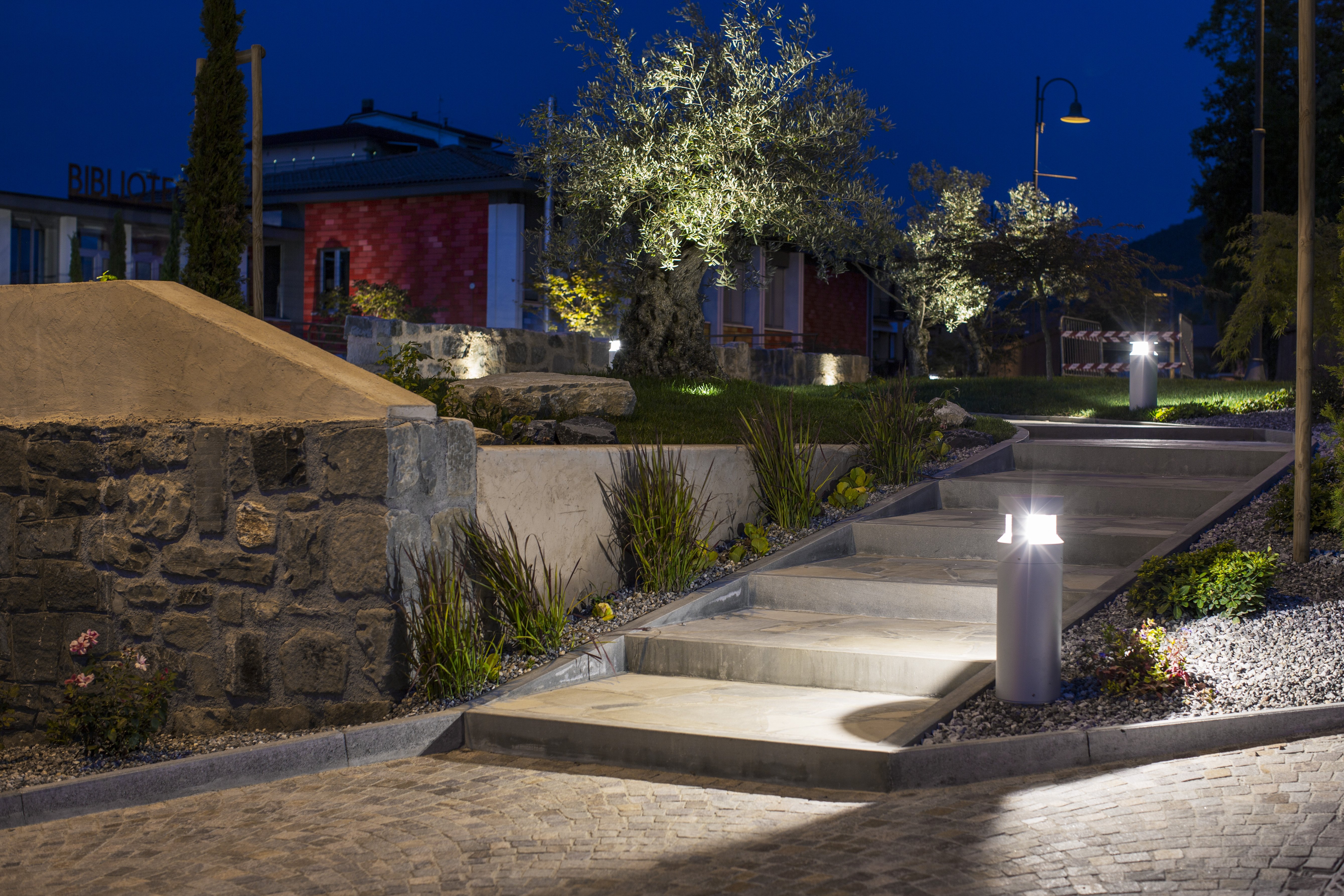 Download jpg img Platek Menhir bollard double emission 06