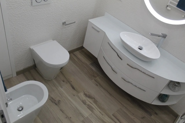 Ristrutturazione di un bagno privato a Genova seguita da Edilblu