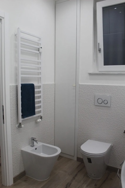 Ristrutturazione di un bagno privato a Genova seguita da Edilblu
