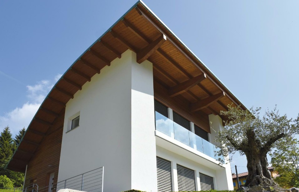 Albino edificio residenziale unifamiliare a due pianio con struttura X-Lam