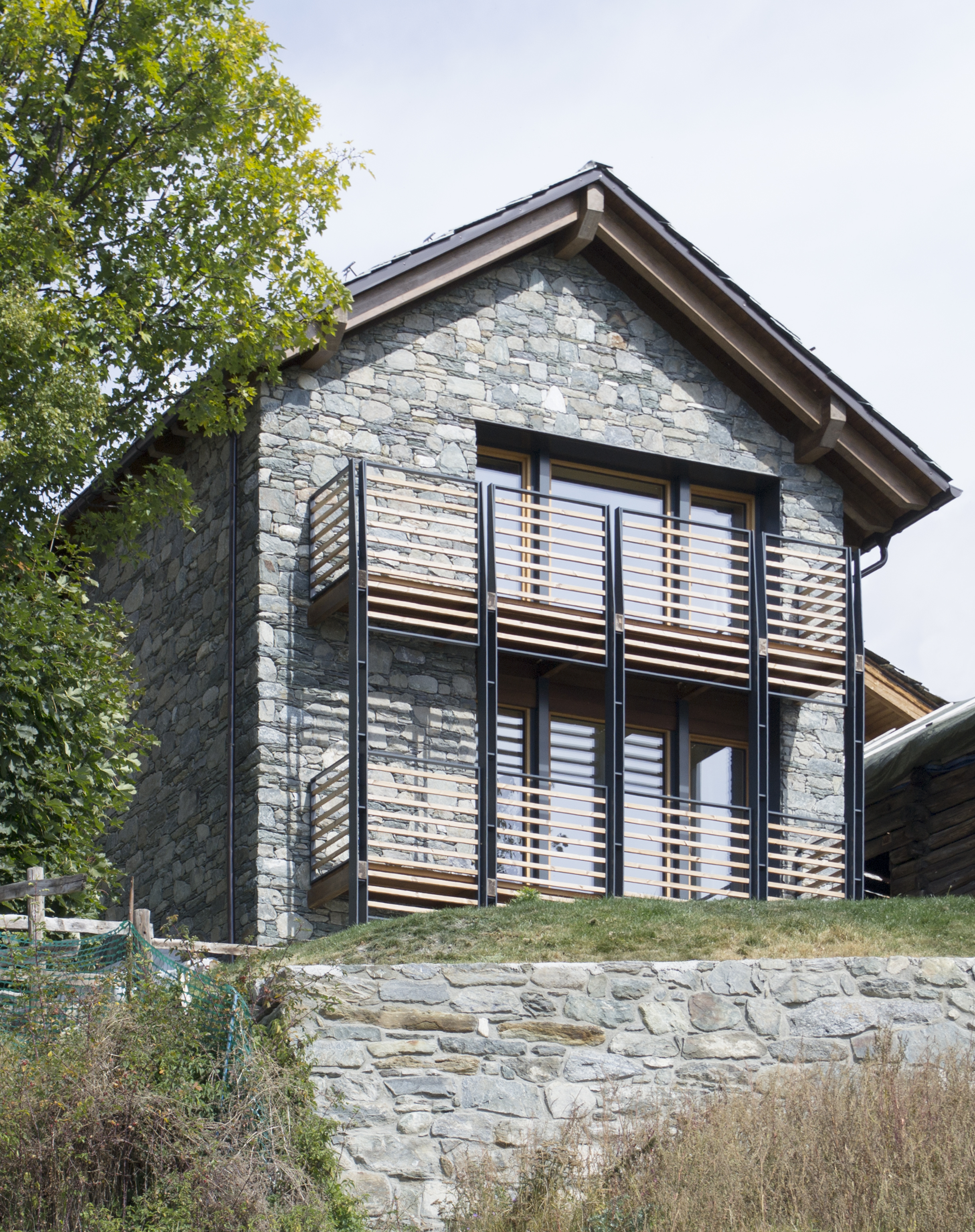 Casa in legno e paglia a Chamois (Aosta)