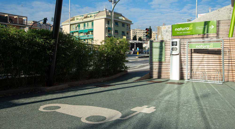 pavimentazione drenante aree urbane con simboli parcheggi naturasì genova