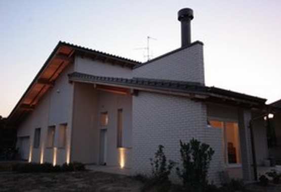 casa in bianco e nero