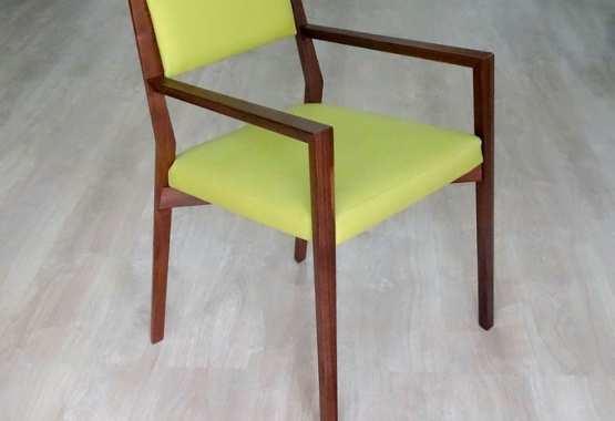Sedia in legno con braccioli 'Leggerina'