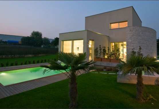 VILLA A FIGINO SERENZA