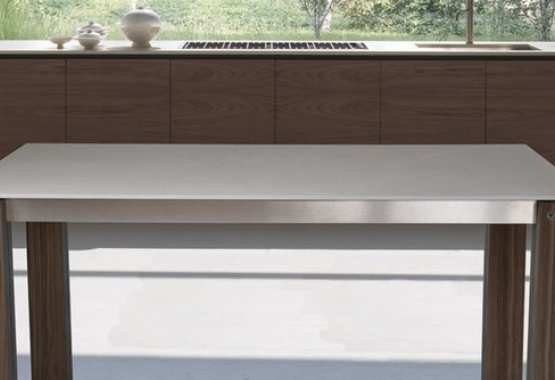 Tavolo Bipod, disegnato da Antonio De Biase per NEOLITH
