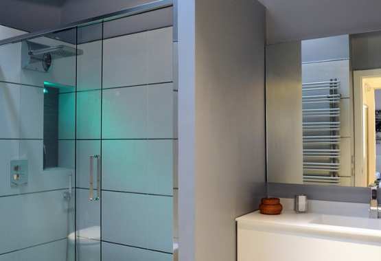 bagno con fonte RGB e smalto