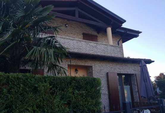 realizzazione di tre ville a schiera in cento ferrara