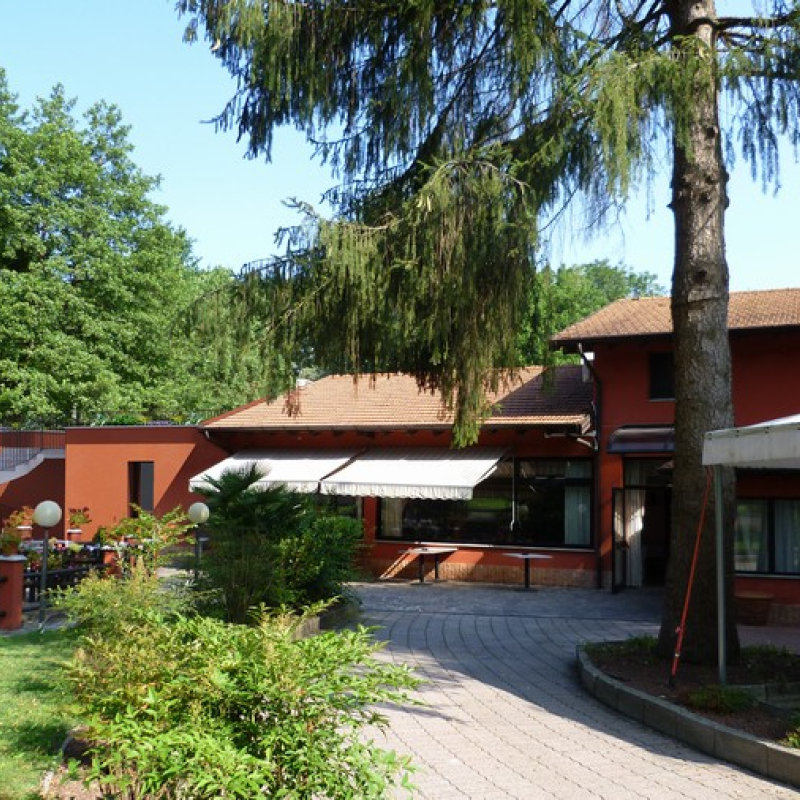 Nuova terrazza ristorante sul lago di Como