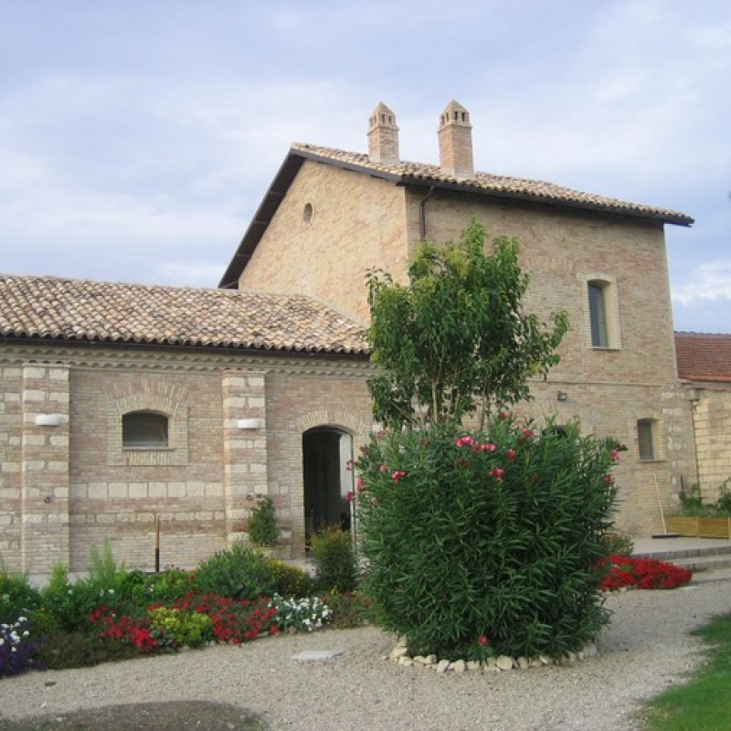 RIQUALIFICAZIONE VECCHIO CASALE