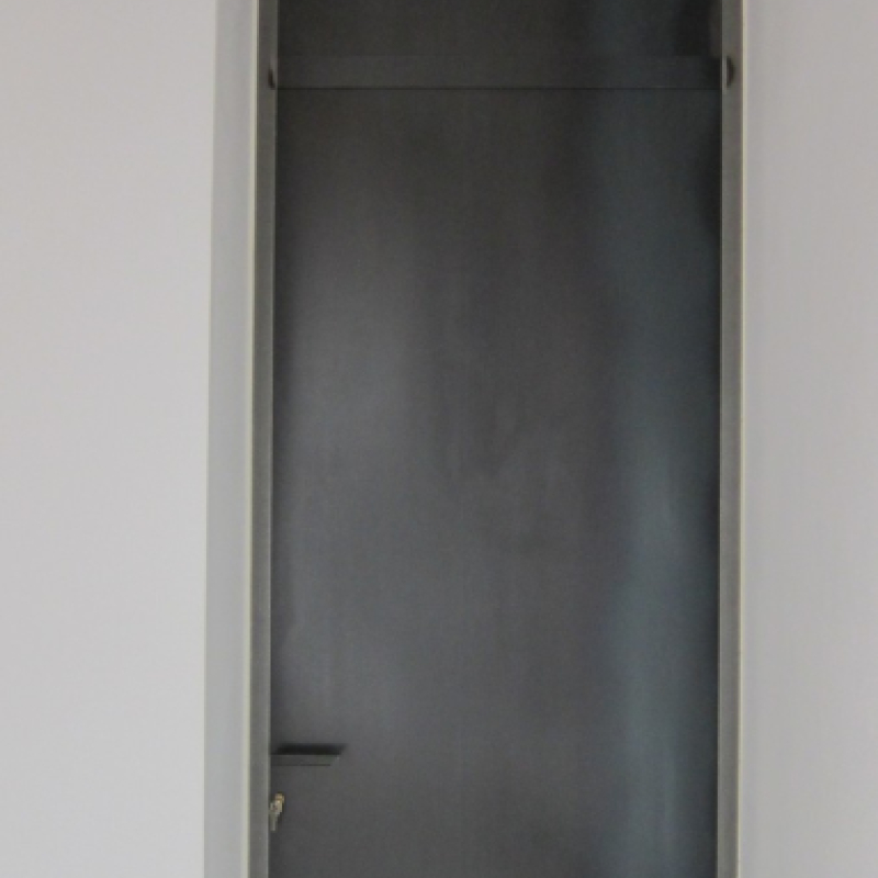 Porta in lamiera di ferro grezza